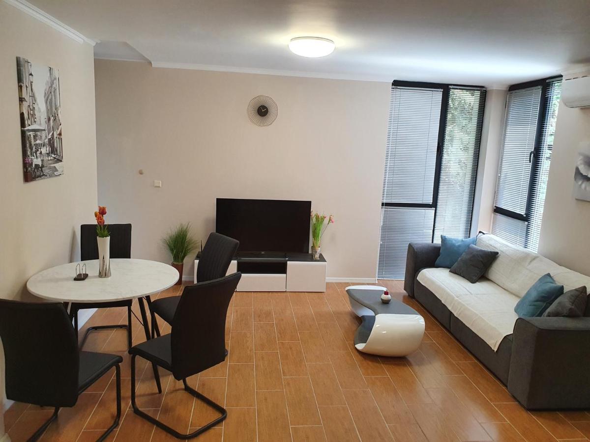 Апартамент За Гости ,,1В-15" Амара Бутик"" Rawda Exterior foto
