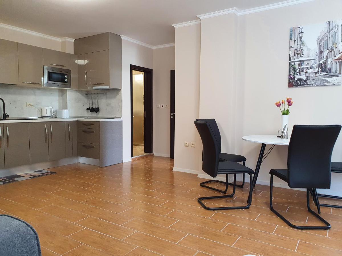 Апартамент За Гости ,,1В-15" Амара Бутик"" Rawda Exterior foto