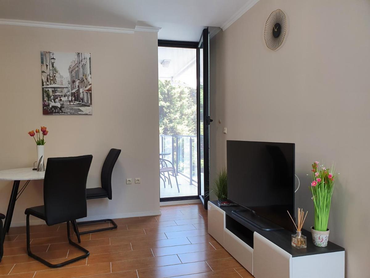 Апартамент За Гости ,,1В-15" Амара Бутик"" Rawda Exterior foto
